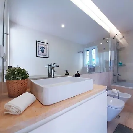 Lxluxhome - Family And Cozy - Ac - Parking - Lift Apartment *