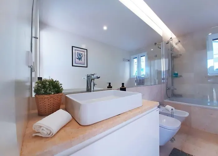 Lxluxhome - Family And Cozy - Ac - Parking - Lift Apartment *